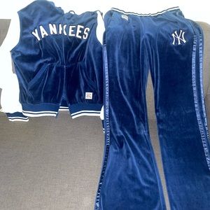 New York Yankees Hooded Velour Outfit